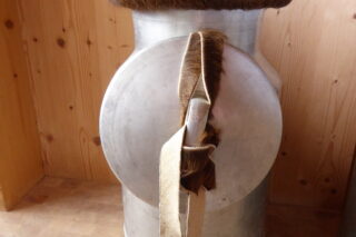 Barhocker aus Kabierfell